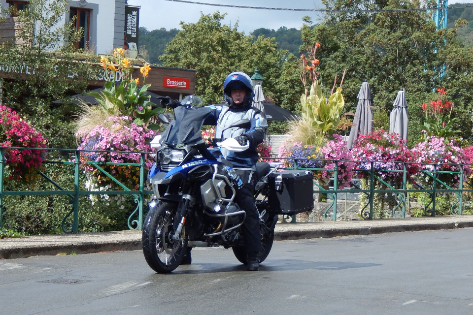 Motorrijbewijspoint Waalwijk examengarantie AVB en AVD